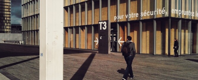 Photo Conflicting arrows